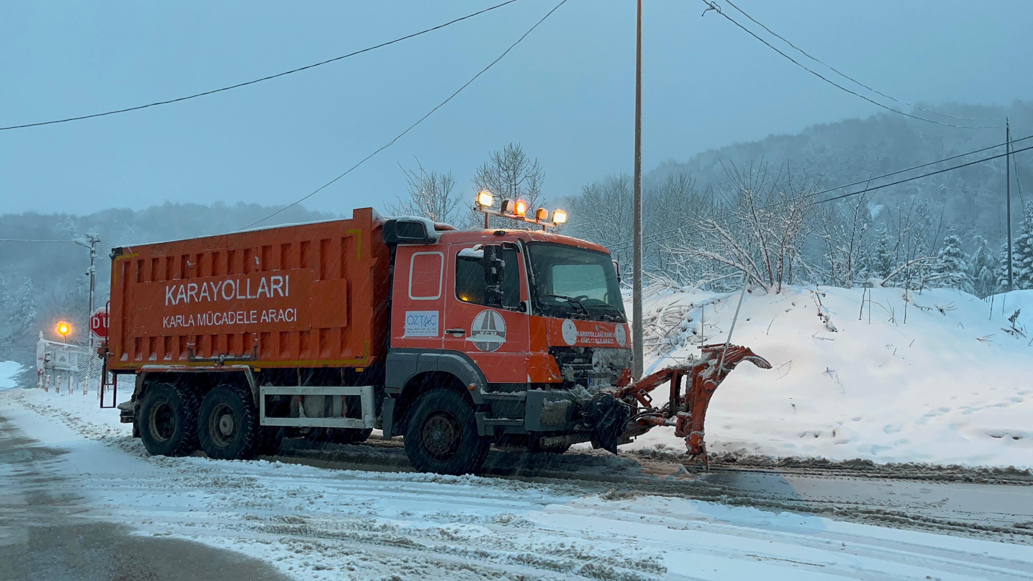 Bolu Dağı Geçişinde Aralıklarla Kar Yağışı Etkili Oluyor3