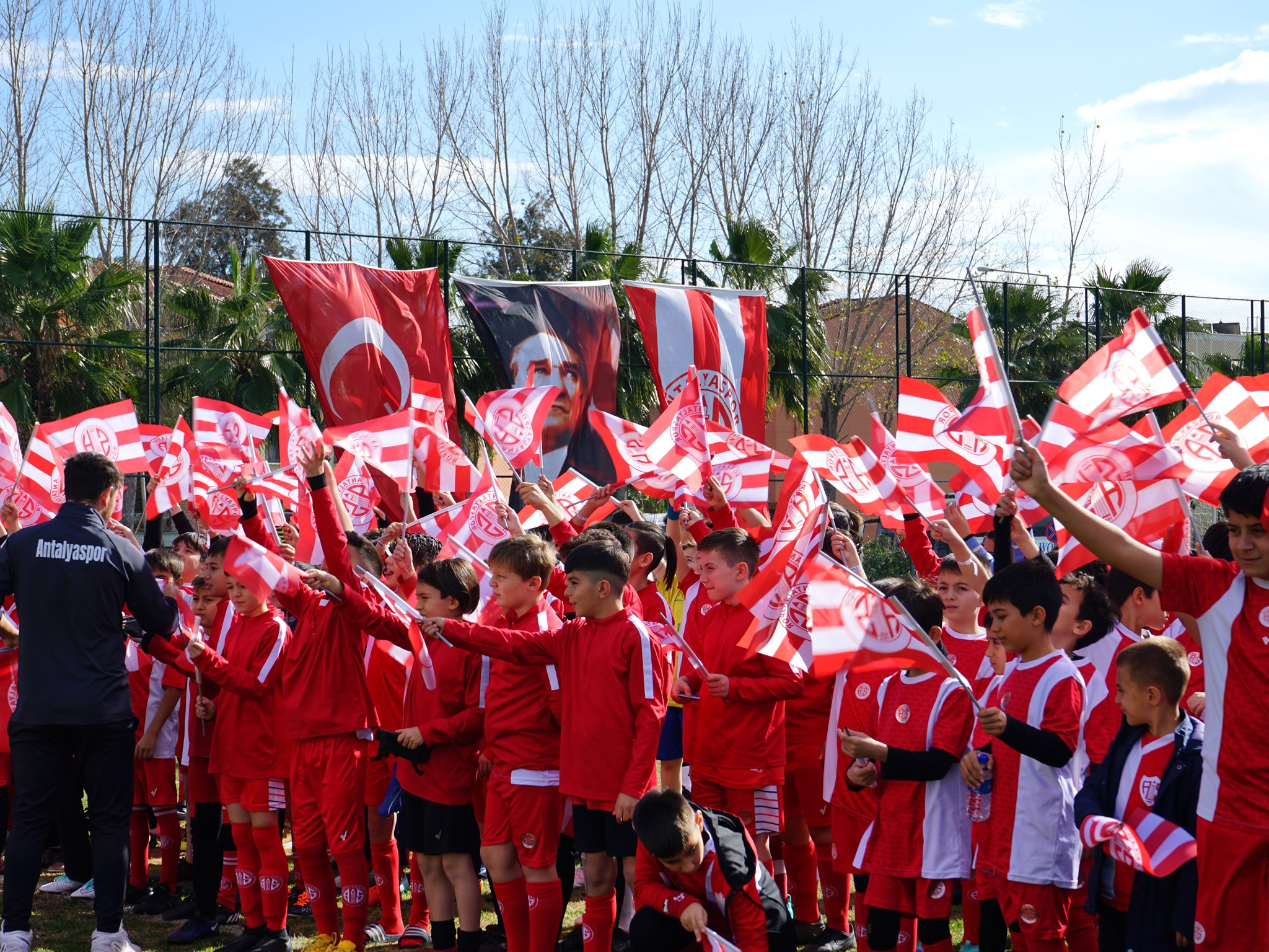 Antalyaspor Futbol Okulu Öğrencileri Kış Kampı'nda Bir Araya Geldi