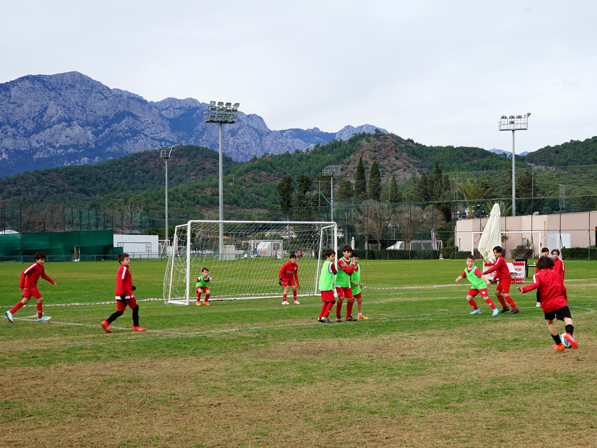 Antalyaspor Futbol Okulu Öğrencileri Kış Kampı'nda Bir Araya Geldi