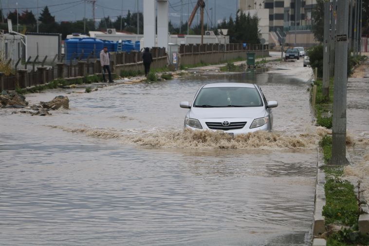 Hatay'da caddeler göle döndü