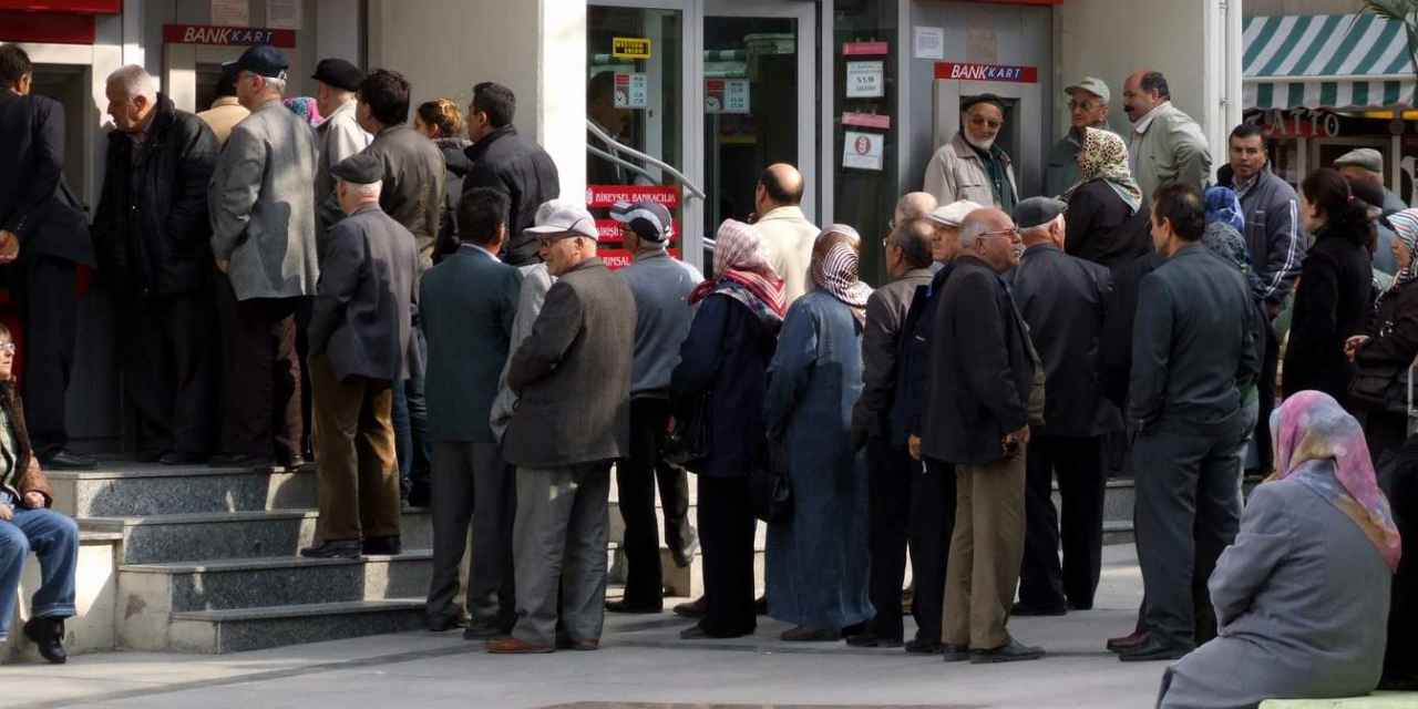 Emekliye zam düzenlemesi için geri sayım başladı! Refah payı planda yok