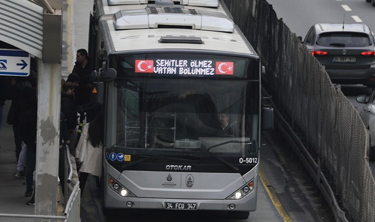 İstanbul'da toplu taşıma araçlarına 'Şehitler Ölmez Vatan Bölünmez’ yazıldı