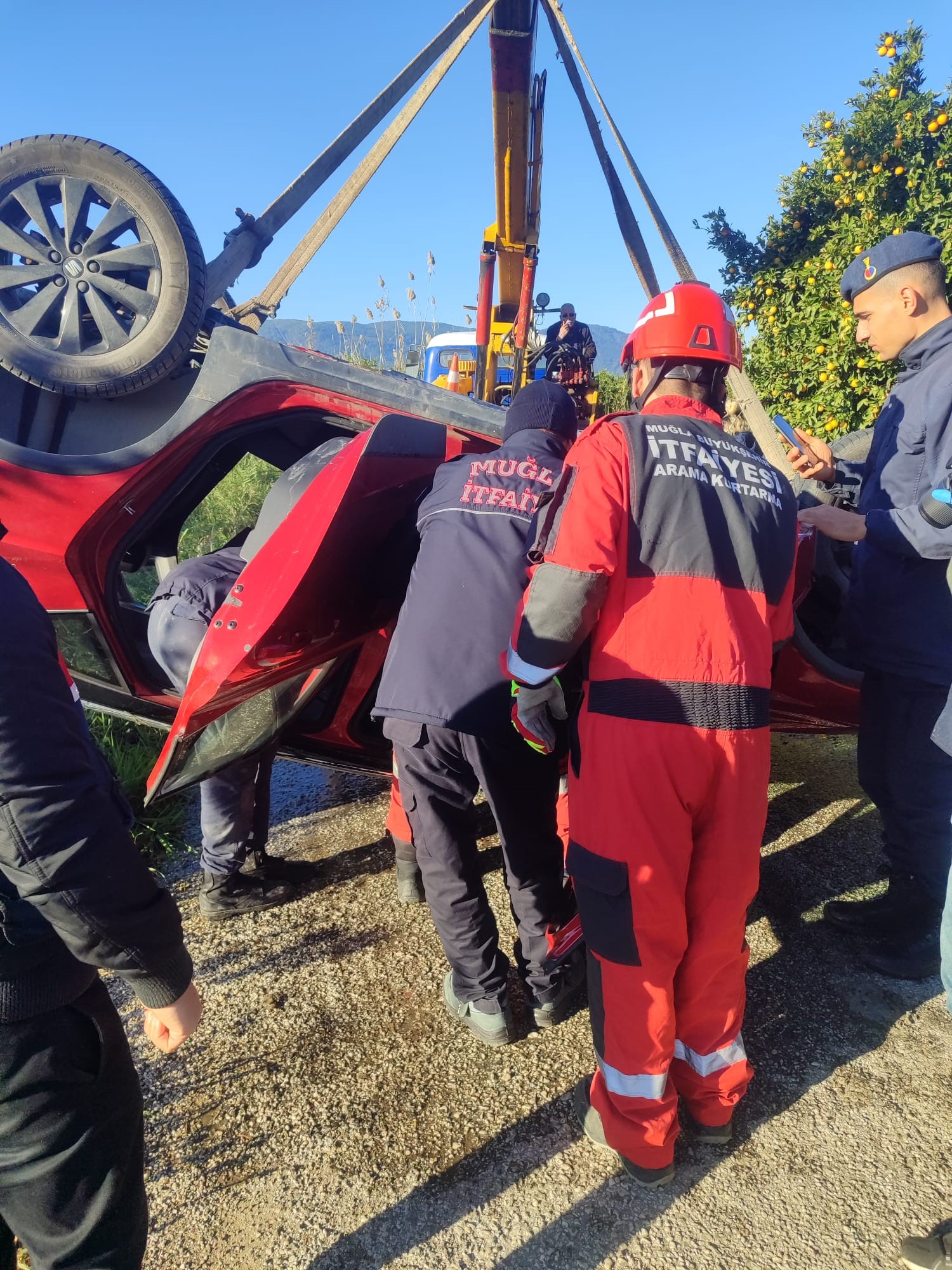 Muğla Köyceğiz'de Kontrolden Çıkan Otomobil Kanala Uçtu