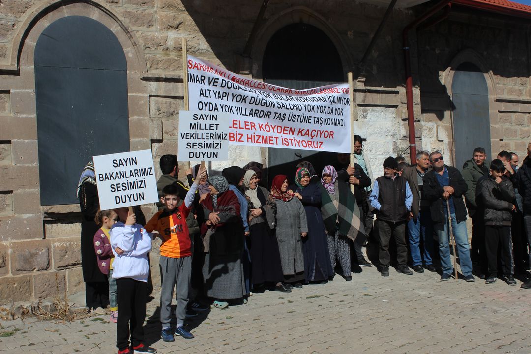 2 Bin 500 Nüfuslu Mahalleden Seçim Protestosu! (2) Result