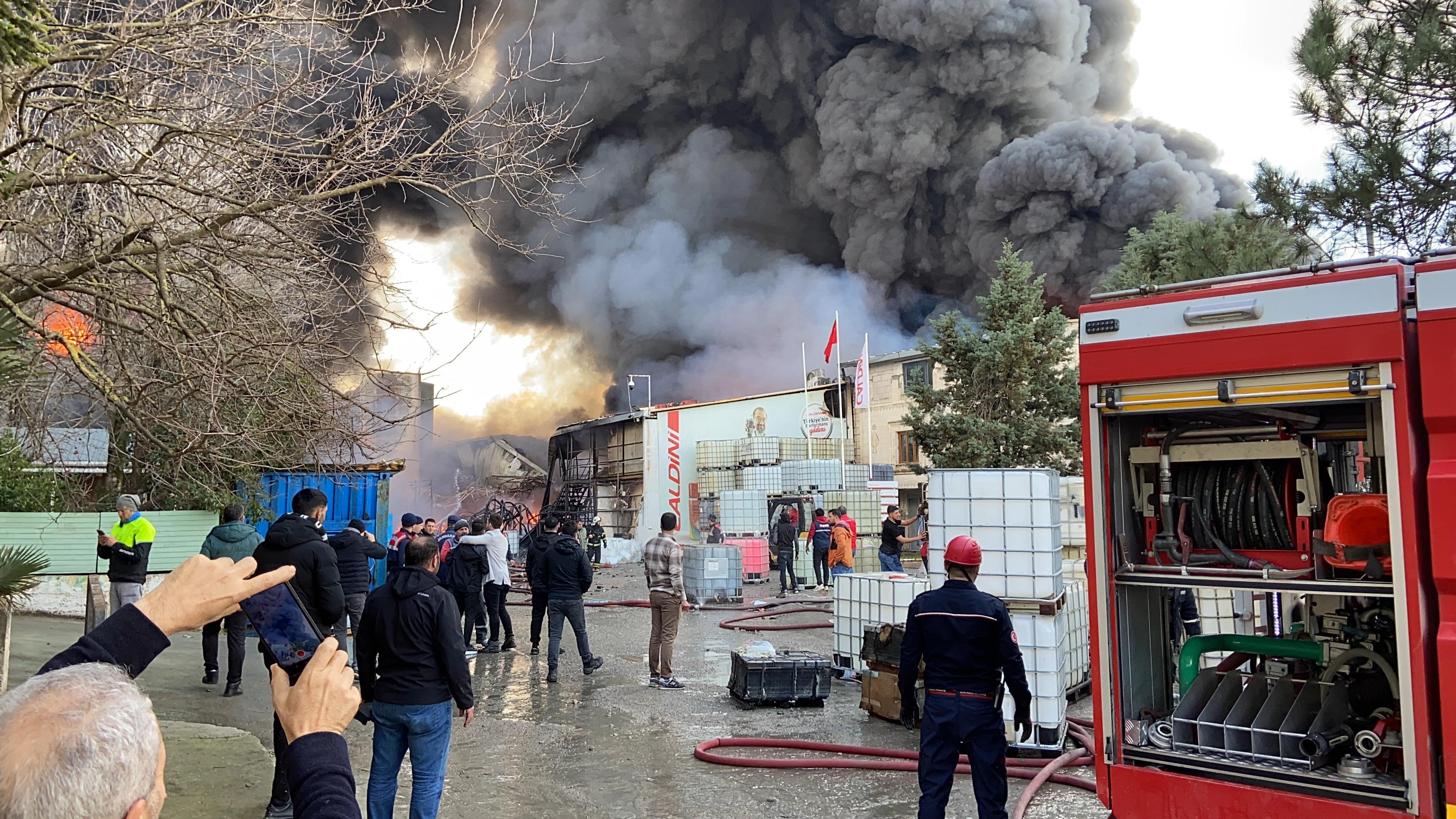 Gebze'de parfüm fabrikasında yangın!