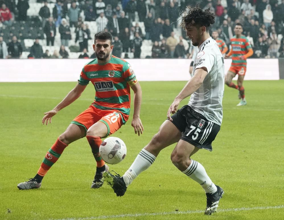 Beşiktaş'ta Tayfur Bingöl sakatlandı