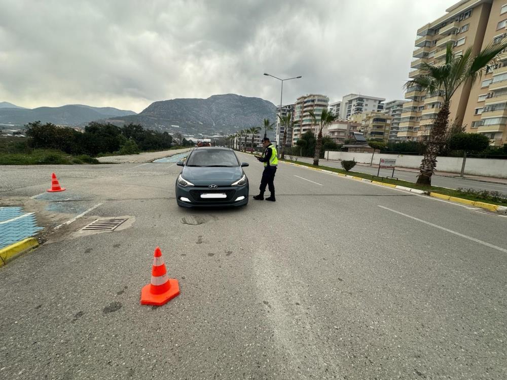 Alanya'da jandarma trafik uygulaması: 169 araca ceza