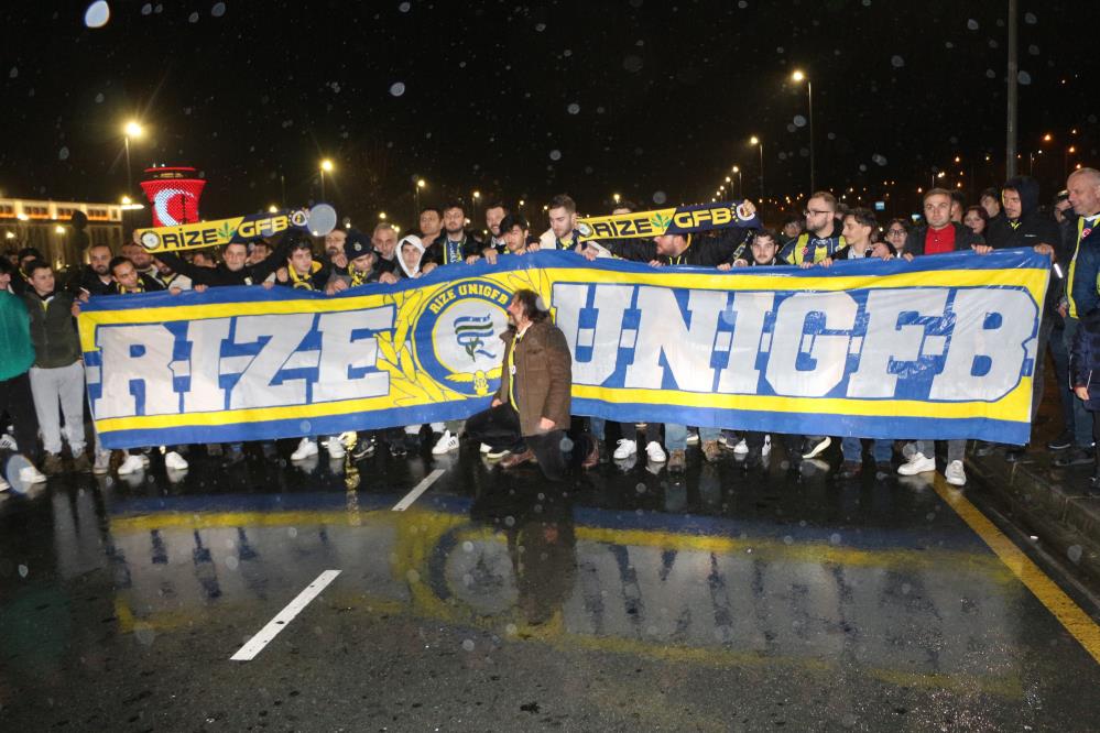 Fenerbahçe Rizespor deplasmanı için Rize'ye geldi