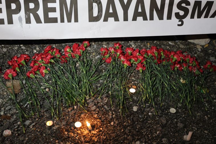 Adana'da Depremin Yıl Dönümde Gözyaşları Sel Oldu 