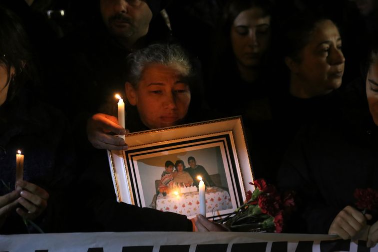 Adana'da Depremin Yıl Dönümde Gözyaşları Sel Oldu 