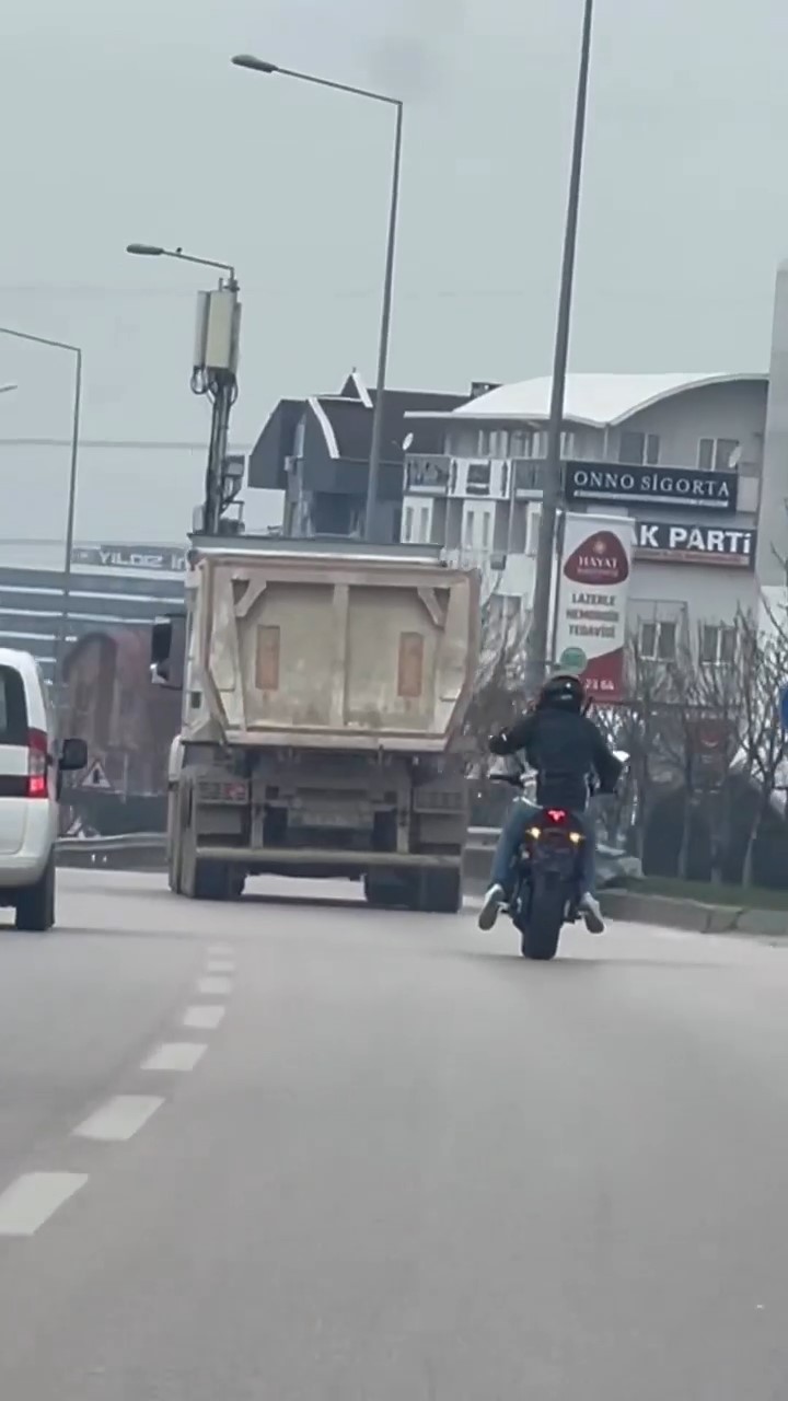 Akan Trafikte Tek Teker Ilerledi.