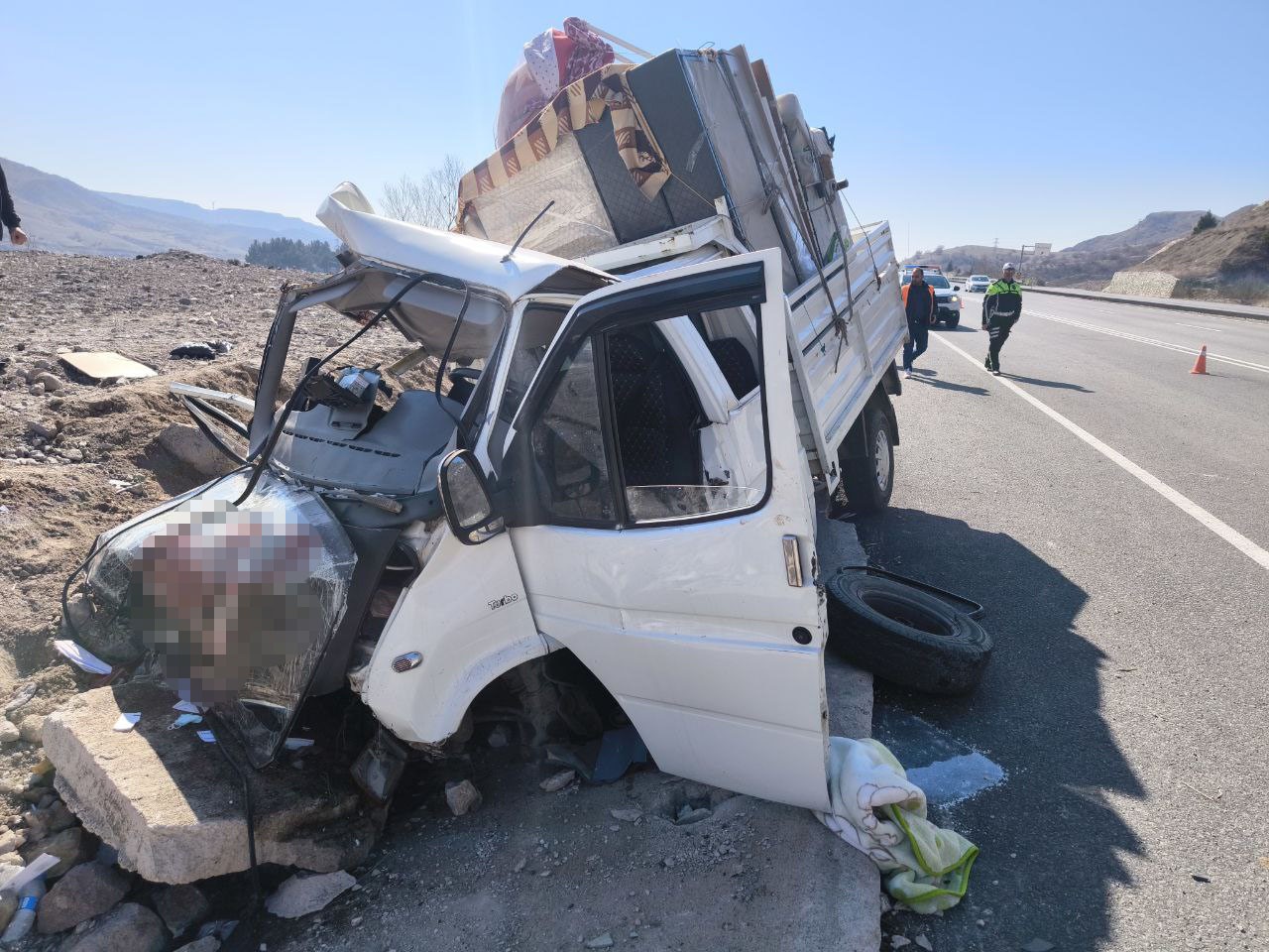 Amasya’da Tekeri Patlayan Kamyonette Can Pazarı4