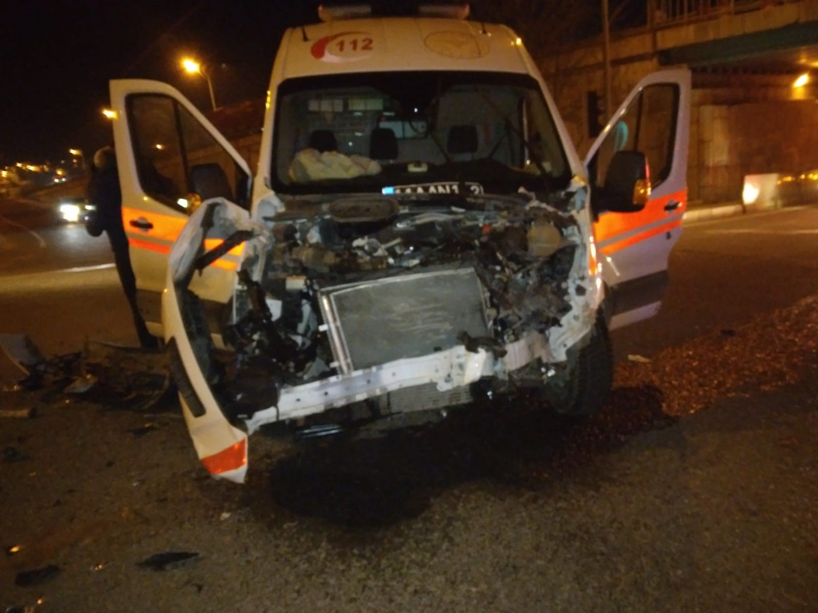 Ambulans Ile Işçi Taşıyan Minibüs Çarpıştı