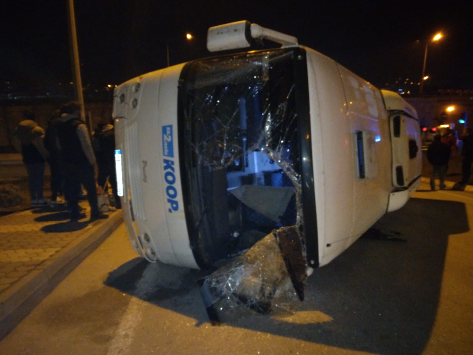 Ambulans Ile Işçi Taşıyan Minibüs Çarpıştı2