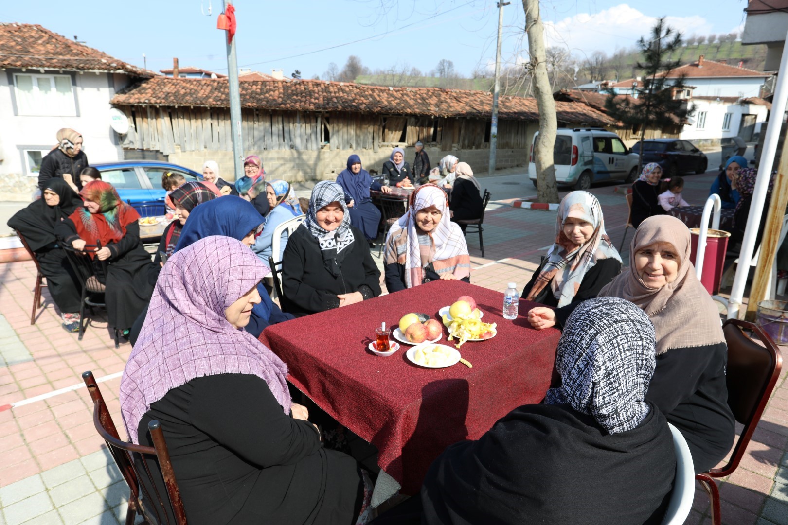 Kadınlar Kahvehanede Erkekler Evlerinde!