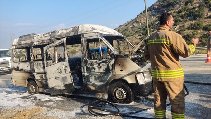 Hatay'da Minibüs Alev Topuna Döndü (3) Result