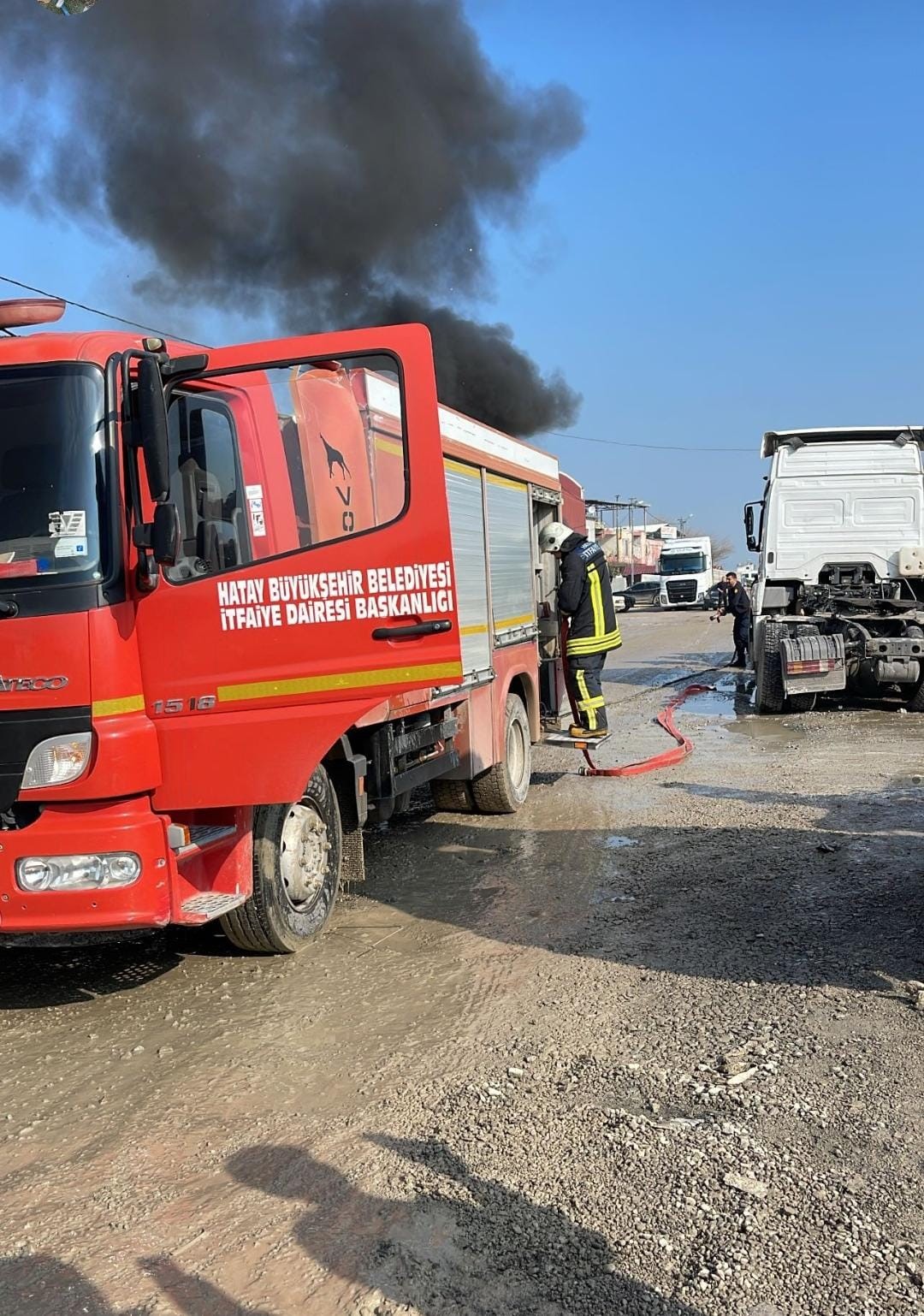 Hatay'da Tofaş Araç Alevlere Teslim Oldu 