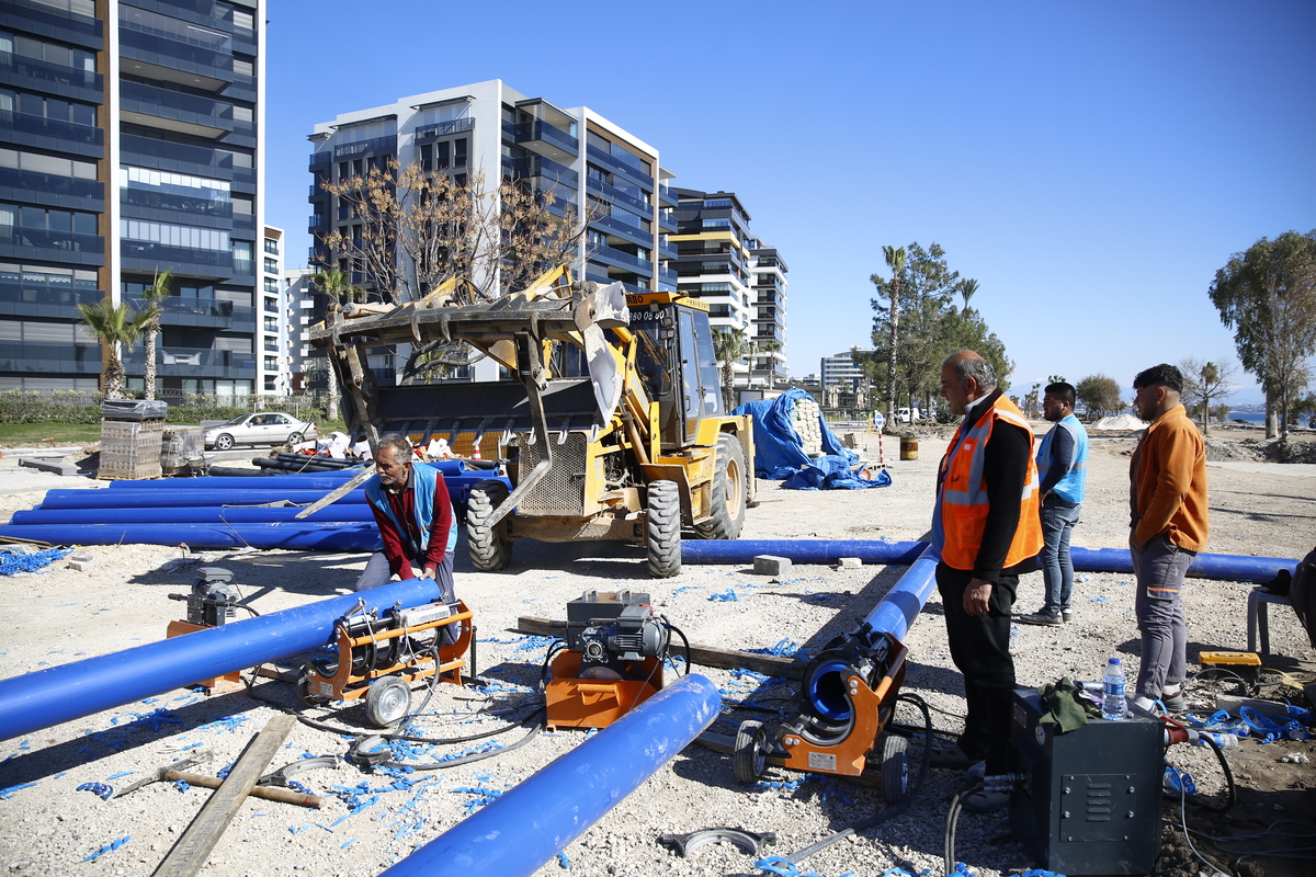 Antalya'da Konyaaltı Sahili'ne yönelik çevre düzenleme projesi hızla ilerliyor