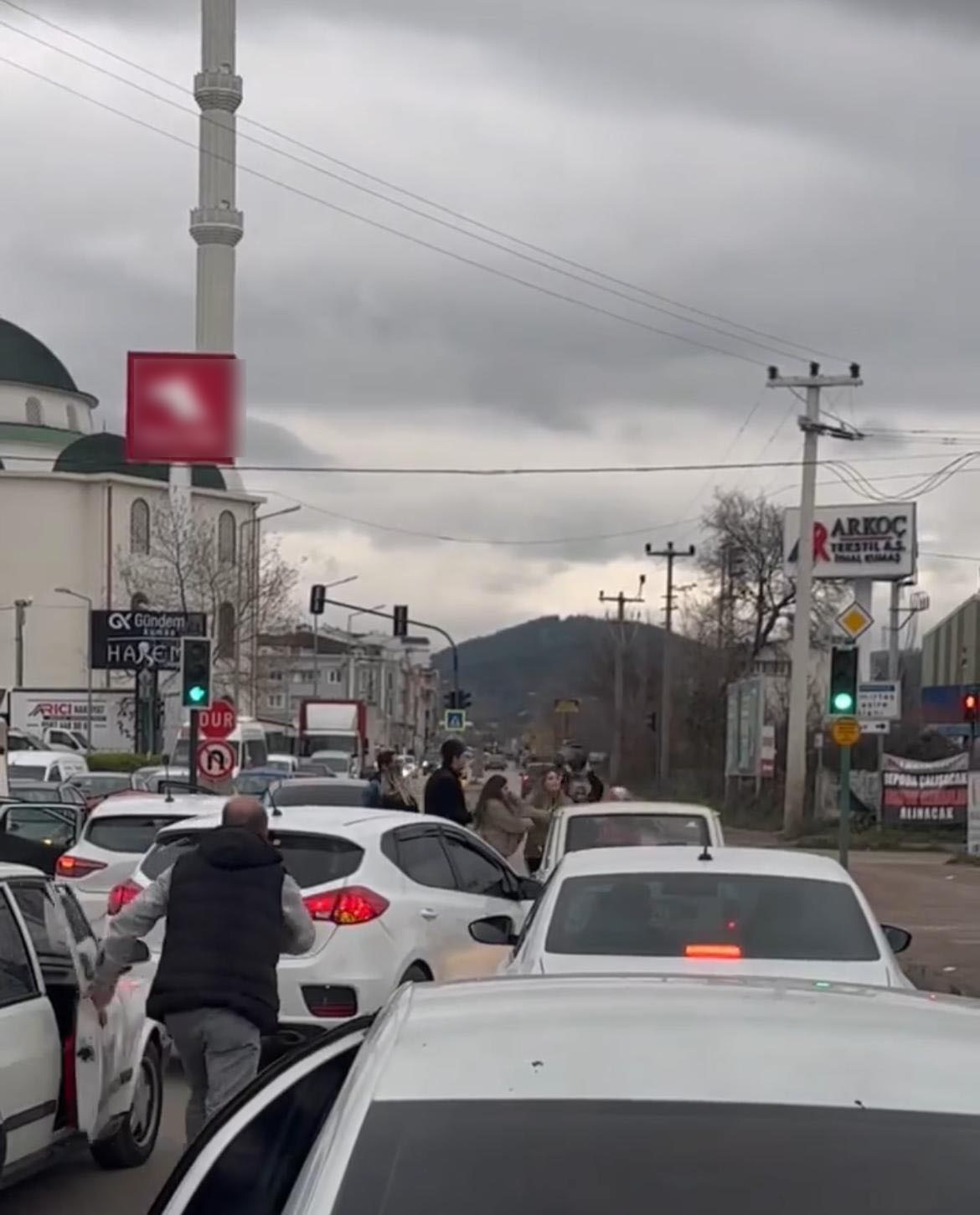 Önce Kadınlar, Sonra Erkekler Birbirine Girdi3