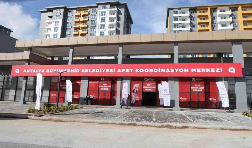 Antalya Büyükşehir Belediyesi sel felaketinin ardından hızla müdahale ediyor