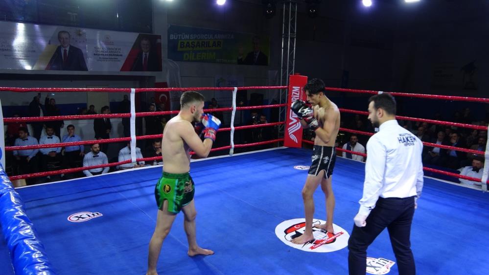 Tatvan'da Türkiye-İran Muaythai Gecesi büyük ilgi gördü