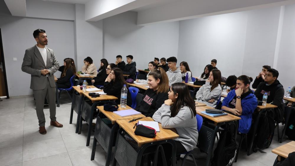 Bodrum'da liselere Medya okur yazarlığı seminerleri başladı