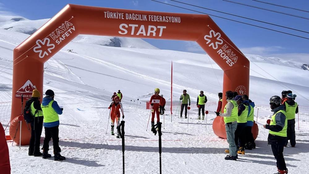 Erzincan'da Dağ Kayağı Şampiyonası gerçekleşti