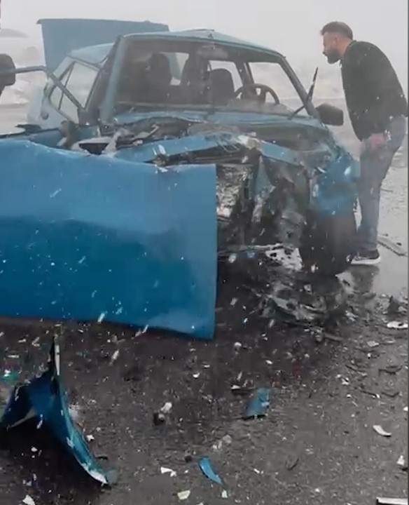 Niğde'de feci trafik kazası: 2 otomobilde 5 yaralı