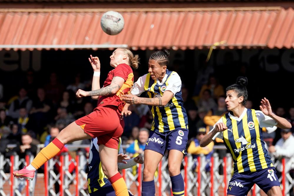 Fenerbahçe Galatasaray'ı yendi 