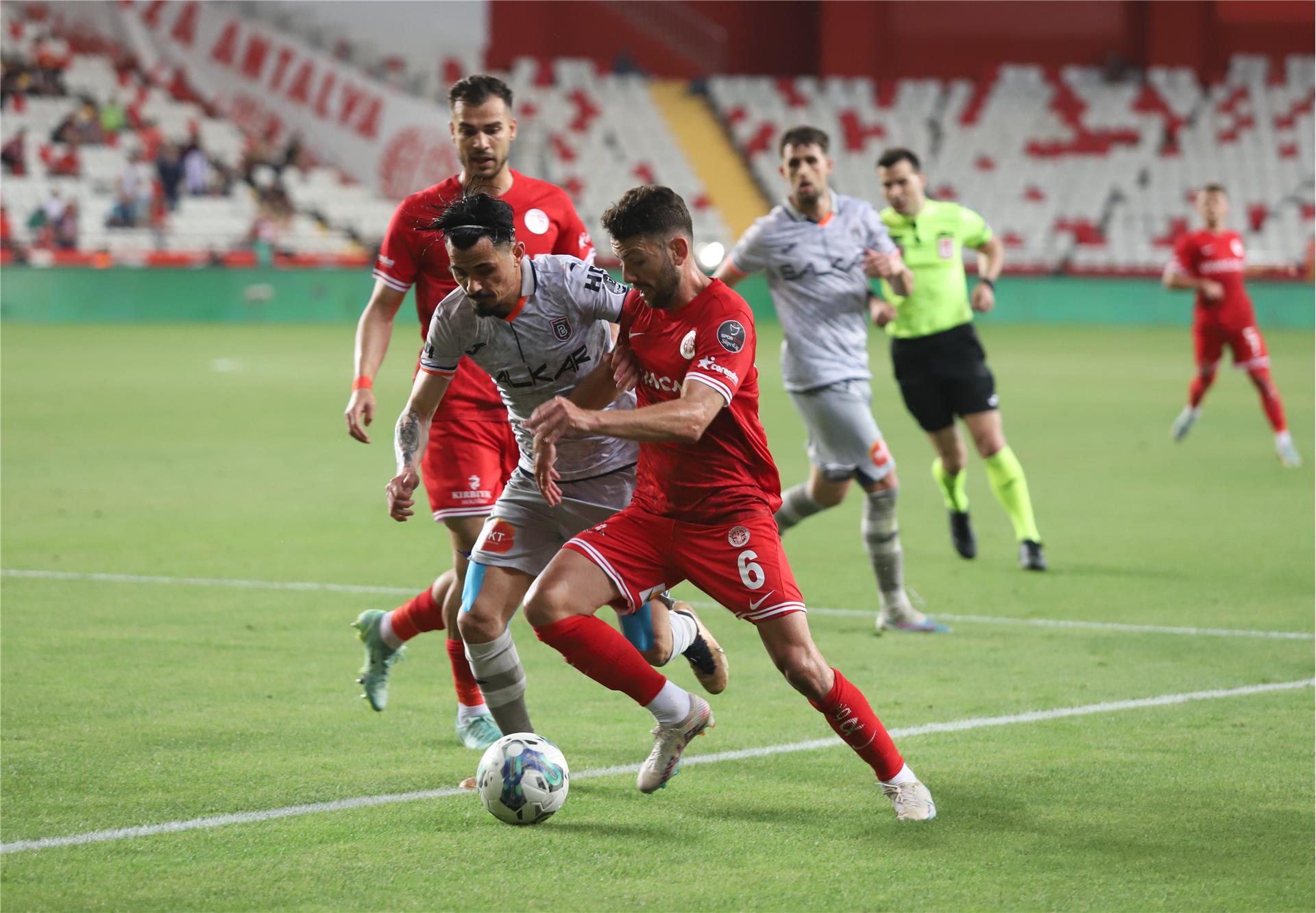 Başakşehir Antalyaspor maçı ne zaman saat kaçta hangi kanalda? Muhtemel 11'ler