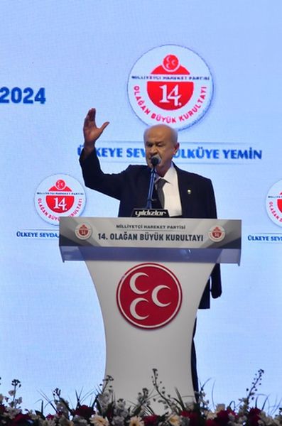 Bahçeli Mhp Kurultayı'na Kolu Sargılı Geldi 3