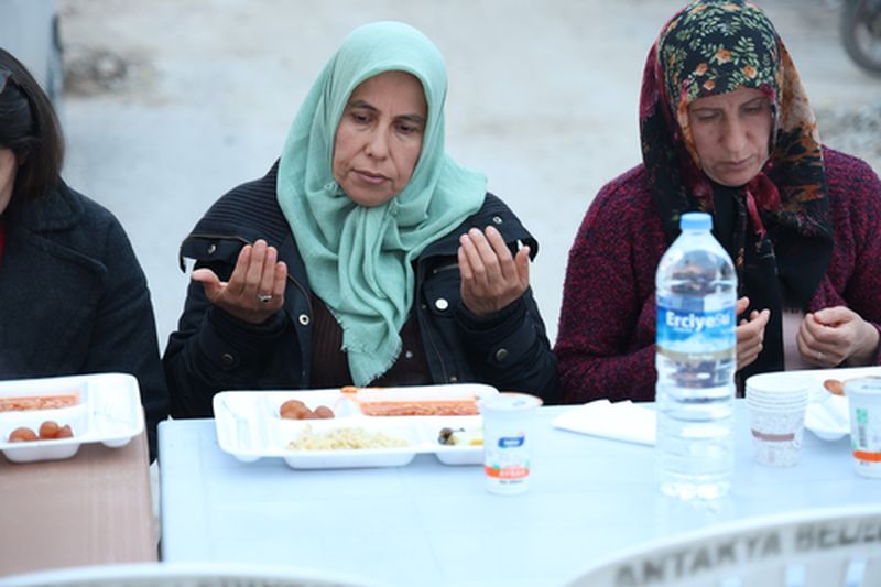 Depremin Yok Ettiği Mahallede En Acı Iftar (2) Result