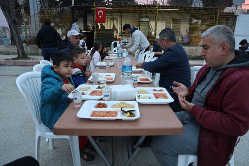 Depremin Yok Ettiği Mahallede En Acı Iftar (3) Result