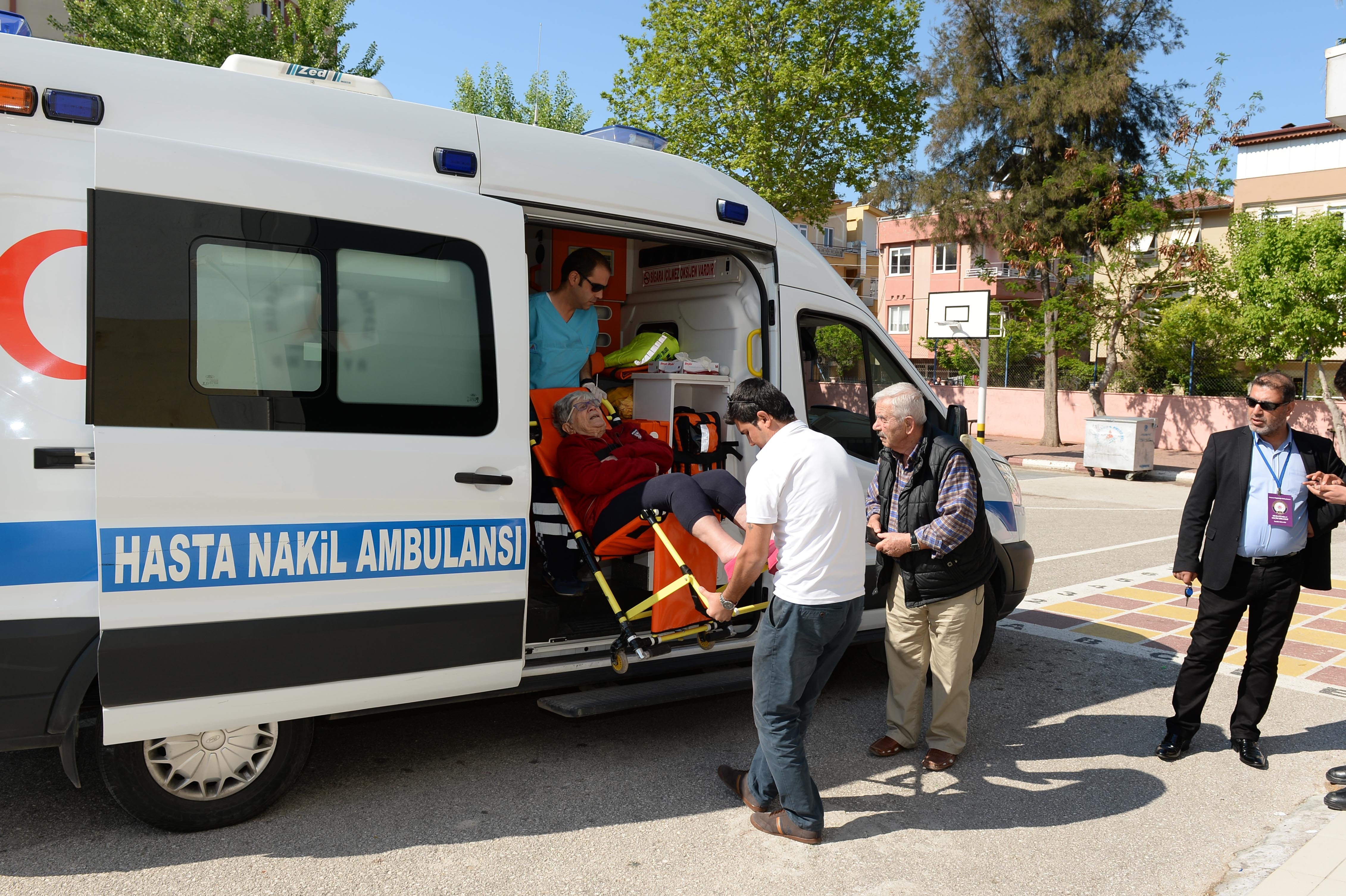 Muratpaşa Belediyesi'nde özel oy kullanma taşıma hizmeti başladı