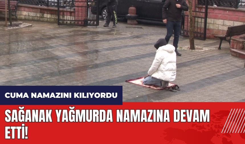 Sağanak yağmurda namazına devam etti!