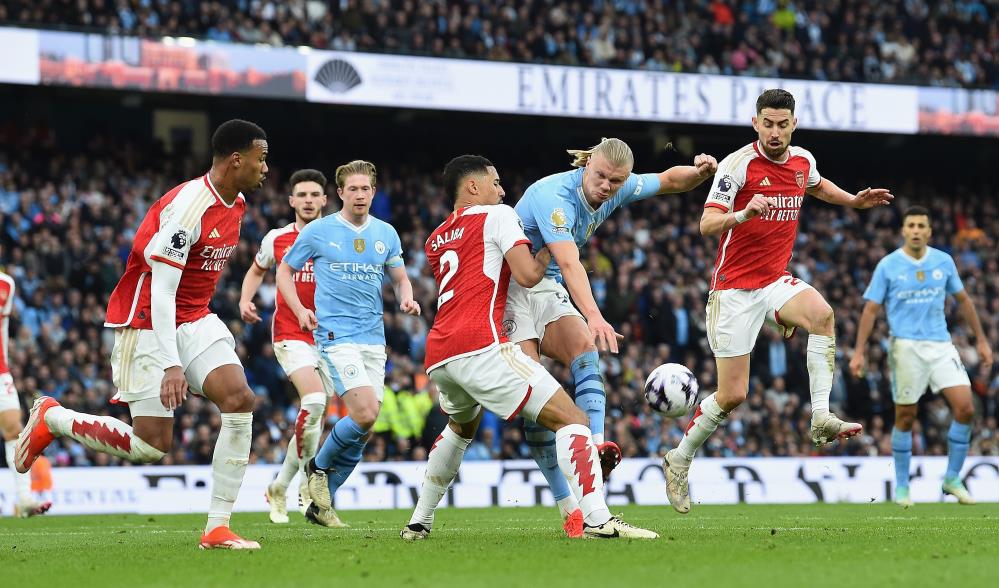 Premier Lig'de Liverpool liderliği devraldı: Manchester City ve Arsenal berabere kaldı