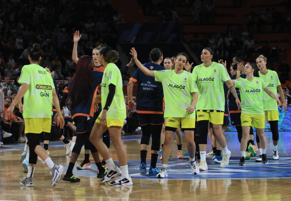 Fenerbahçe ve ÇBK Mersin arasındaki play-off final serisi devam ediyor