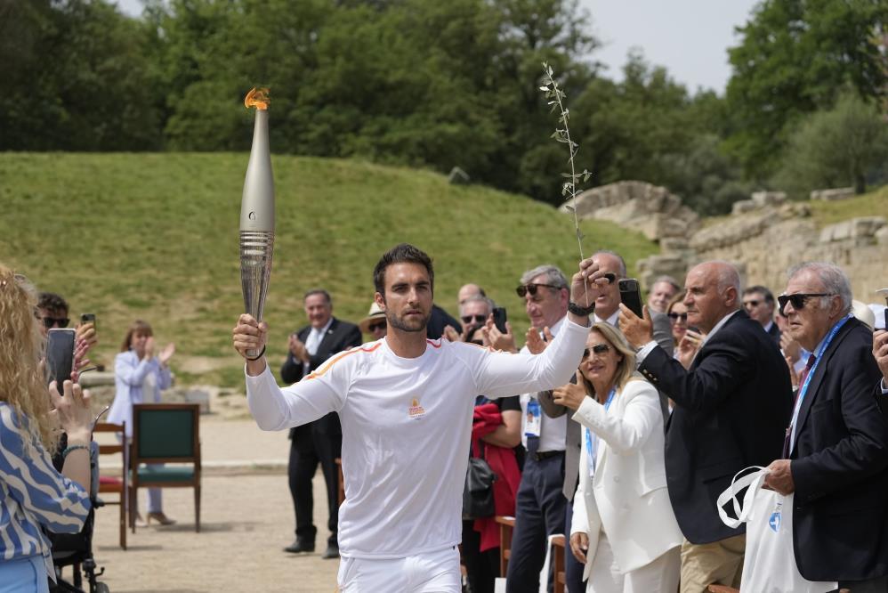 Paris 2024 Olimpiyat Oyunları'nın ilk alevi yandı