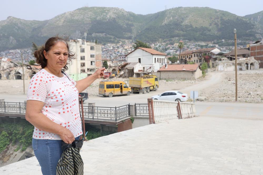 Hatay'da Suriye üzerinden gelen toz bulutu etkisini gösteriyor