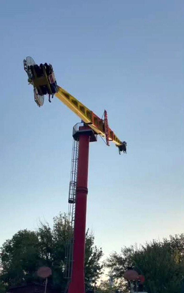 Lunaparkta Adrenalin Oyun Aracı Kafasına Çarptı!3