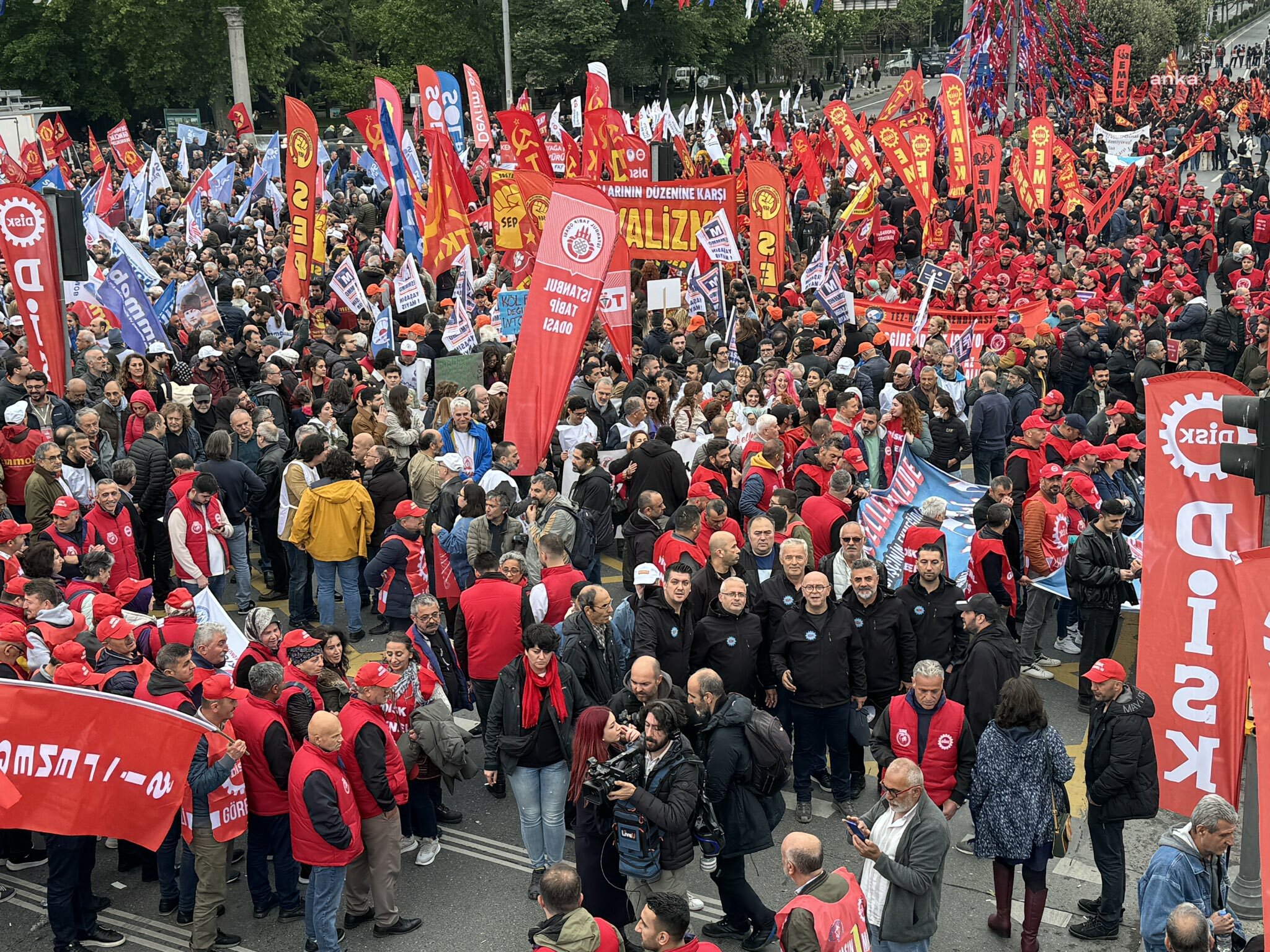 Taksim kapatıldı Saraçhane boşaltıldı!