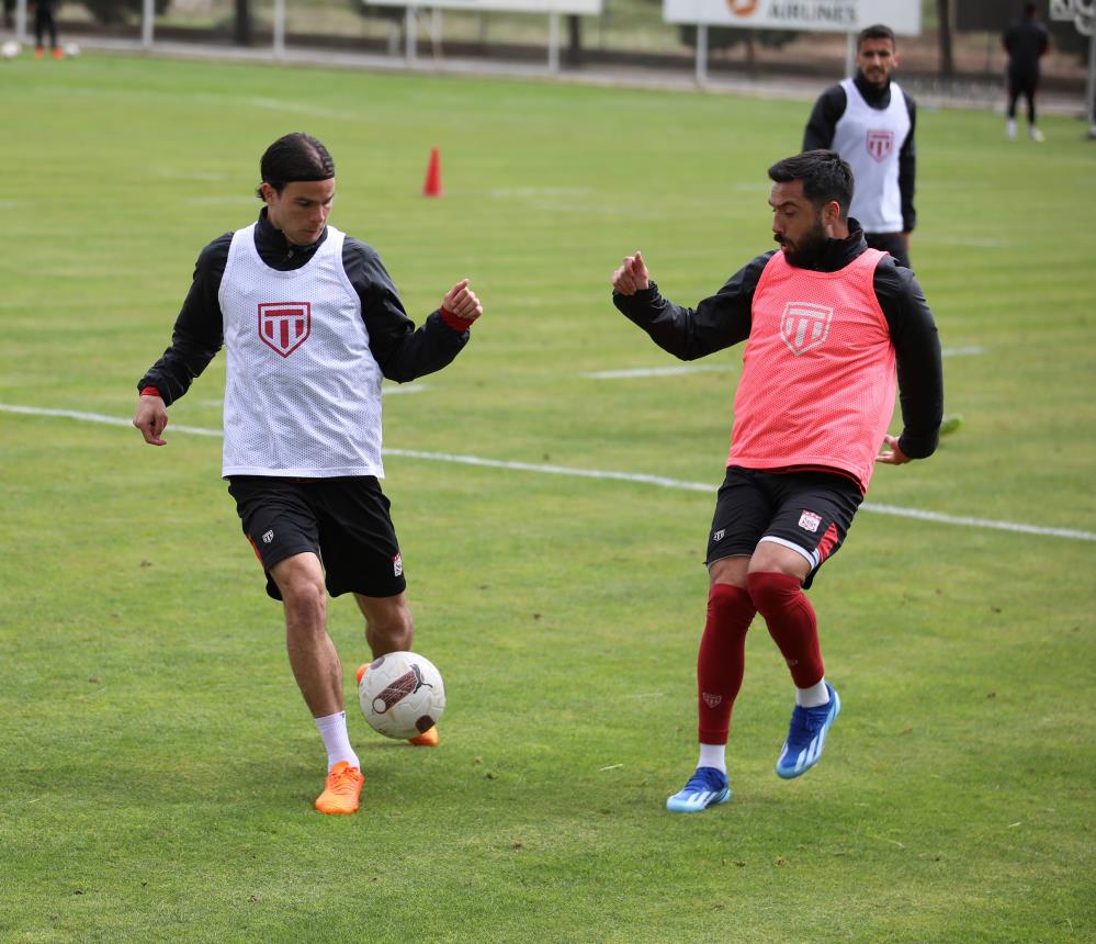 Sivasspor Galatasaray maçı için antrenmana devam ediyor