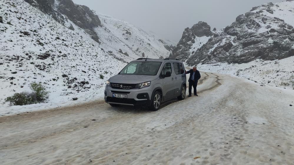 Van'ın yüksek kesimlerinde kar yağışı etkili oldu