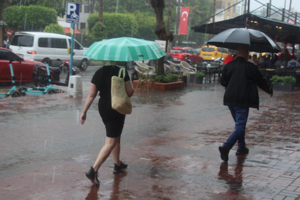 Alanya'da yağmurdan sonra muhteşem gökkuşağı görüntülendi