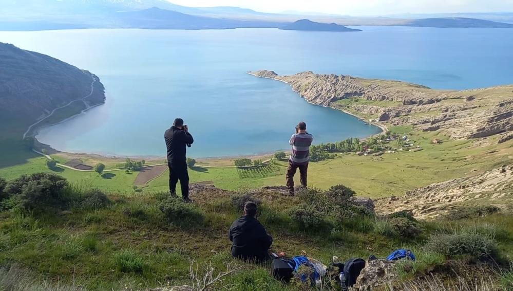 Tatvan'ın İncekaya Krateri doğaseverleri büyülüyor