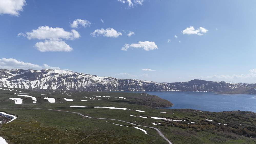 Bitlis Nemrut Dağı ve Krater Gölü turizm sezonunu açtı