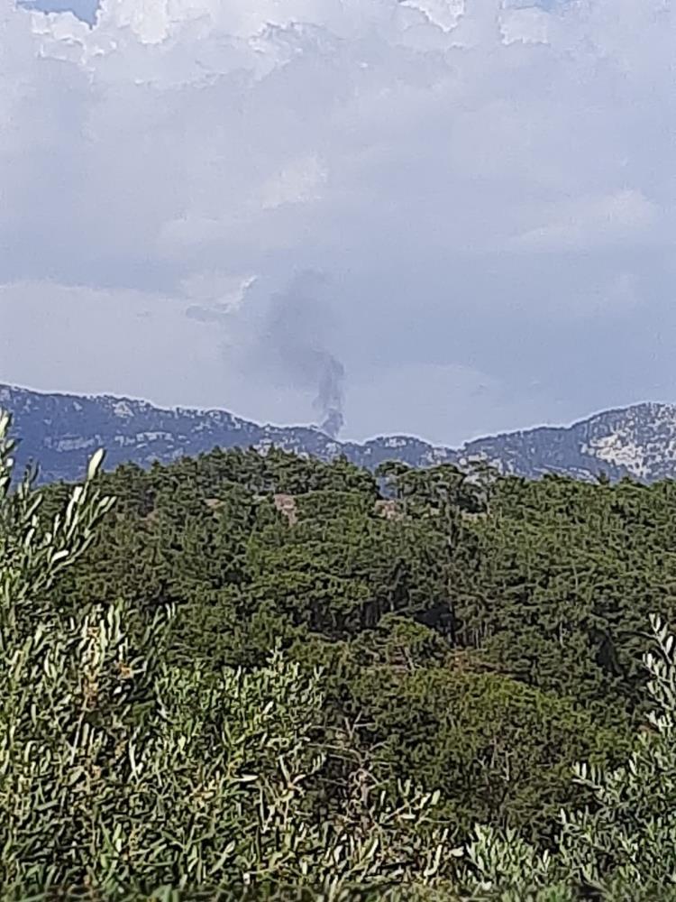 Antalya'da çıkan yangında iki ev küle döndü