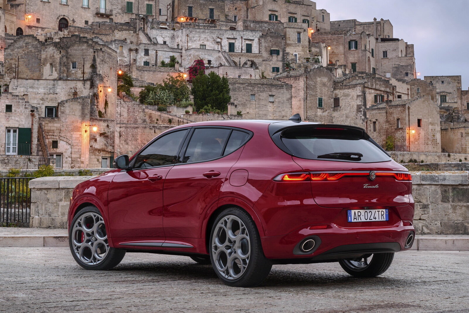 Alfa Romeo Tonale modeli Türkiye'de 'Tributo Italiano' serisi ile satışa sunuldu