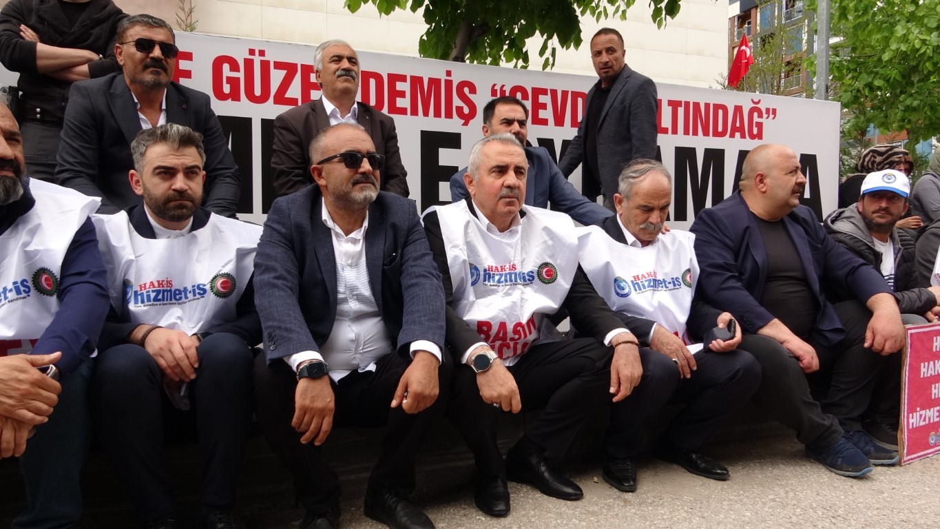 DEM Partili Belediyelerin işten çıkardığı işçiler Van'da yürüyüşle protesto etti