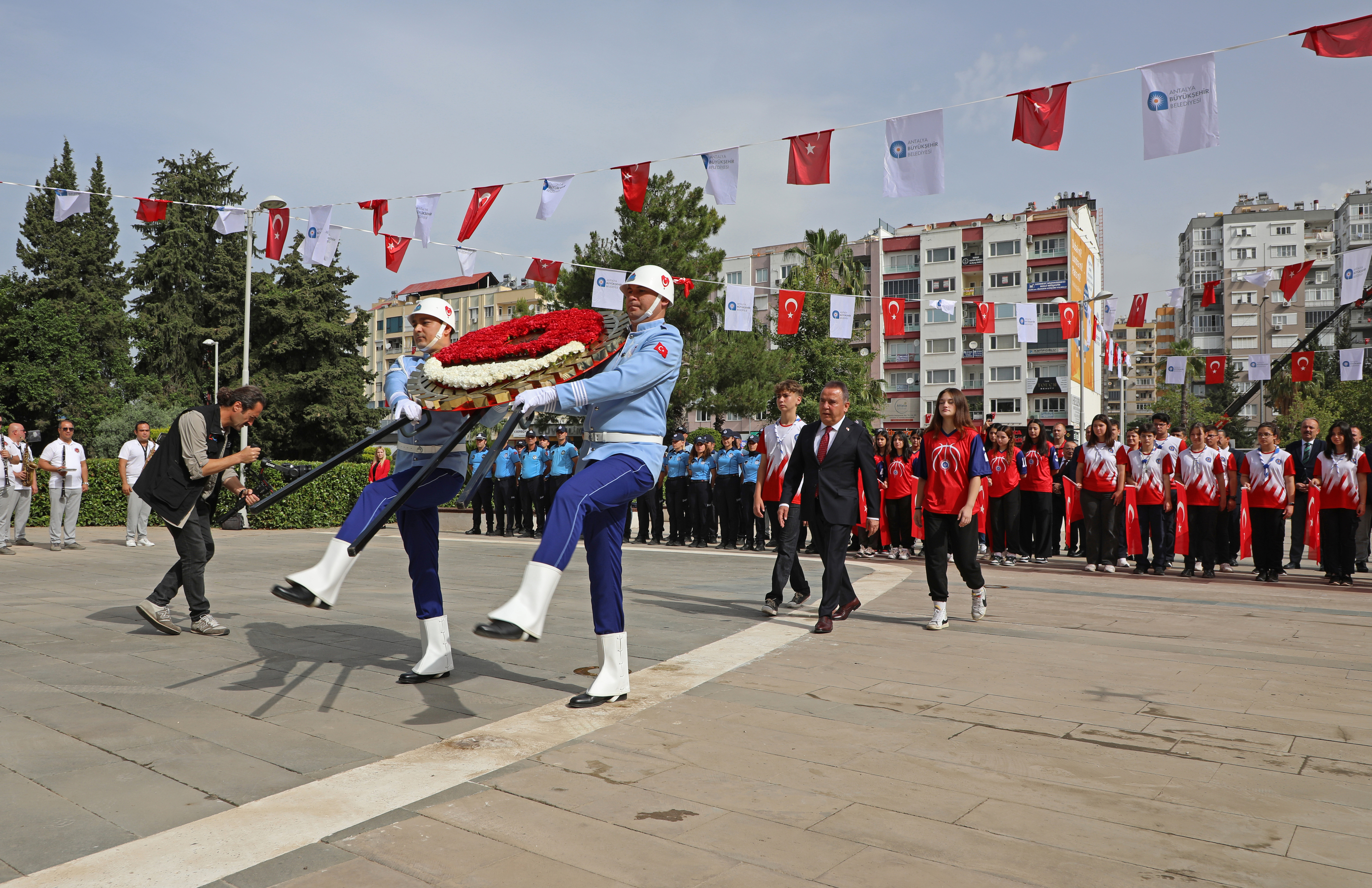 Antalya Büyükşehir Belediyesi'nde 19 Mayıs coşkusu yaşandı